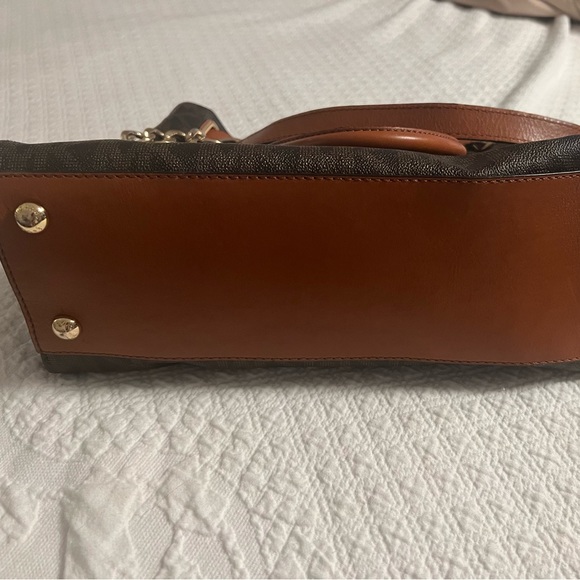 Michael Kors large logo tote purse - Picture 2 of 6